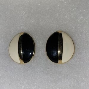 Elegant Vintage Kunio Matsumoto Trifari Black and Cream Post Earrings